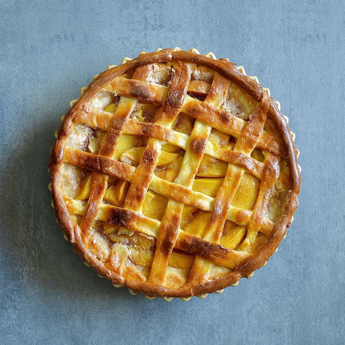 Overhead image of baked weight watchers peach pie