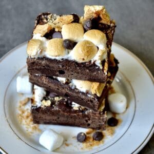 Close up of s'mores brownies