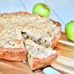 Baked apple pie slice